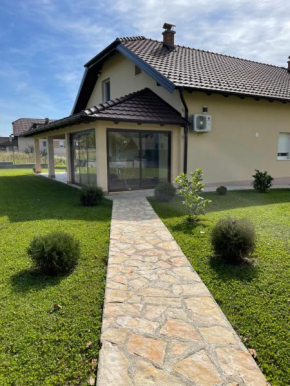 Apartmani Lux Nina